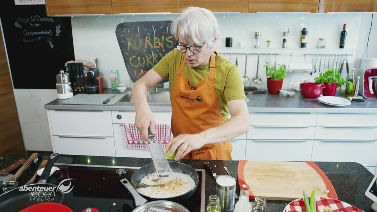 Schnelles und köstliches Kürbis-Curry: Sebastian Dickhaut zaubert in Echtzei