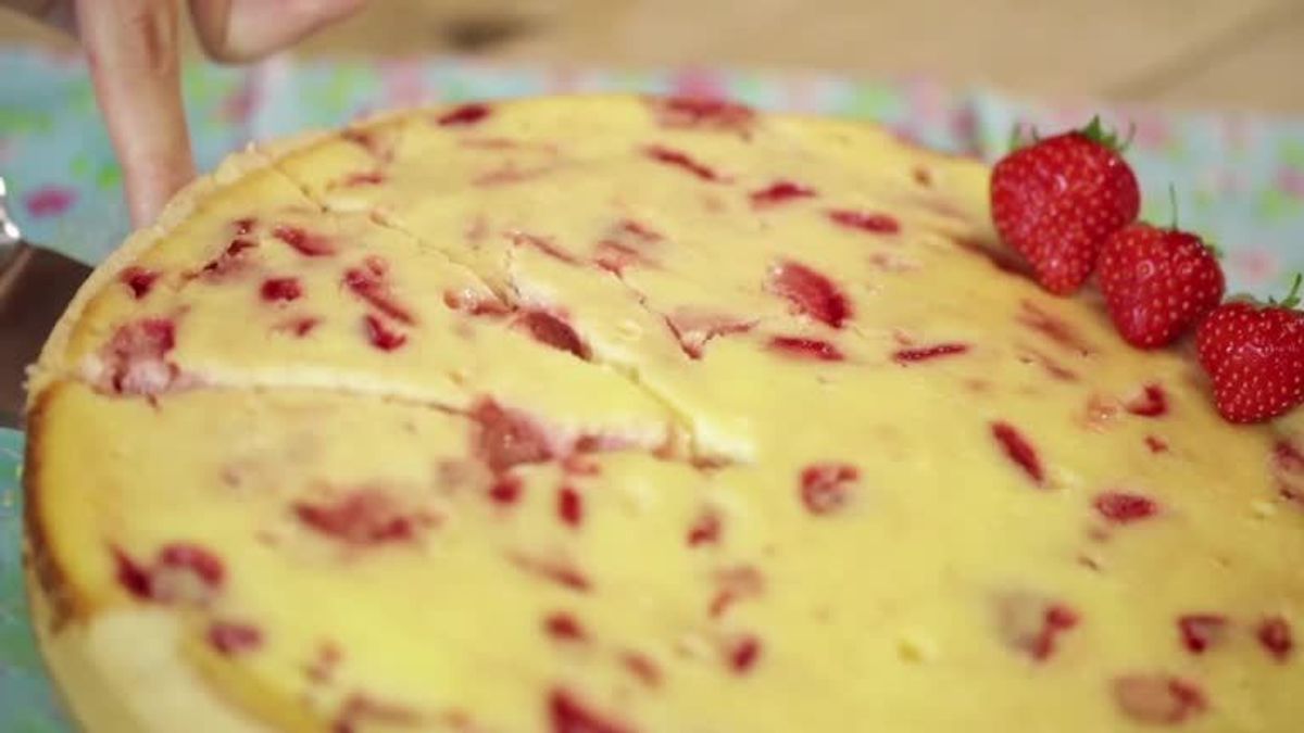 Käsekuchen mit Erdbeeren: Das Rezept zum Nachbacken