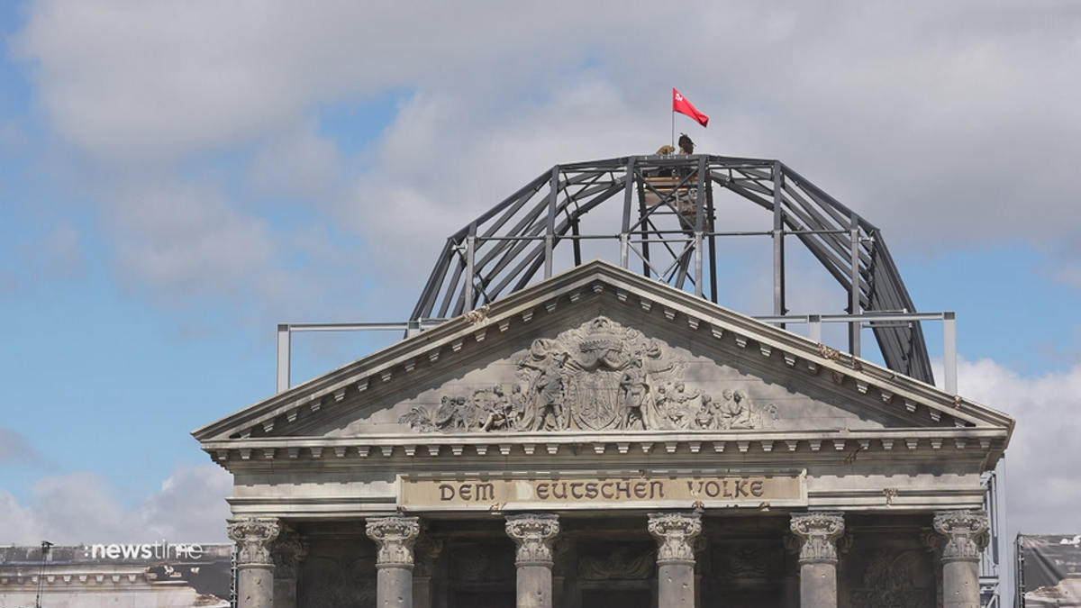 Putin lässt Reichstag nachbauen und erstürmen