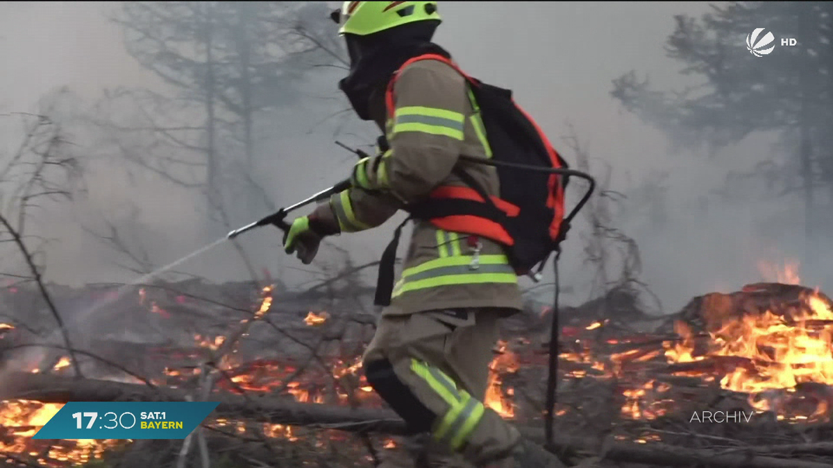 “Red Farmers” bei Waldbränden: Landwirte unterstützen Feuerwehr