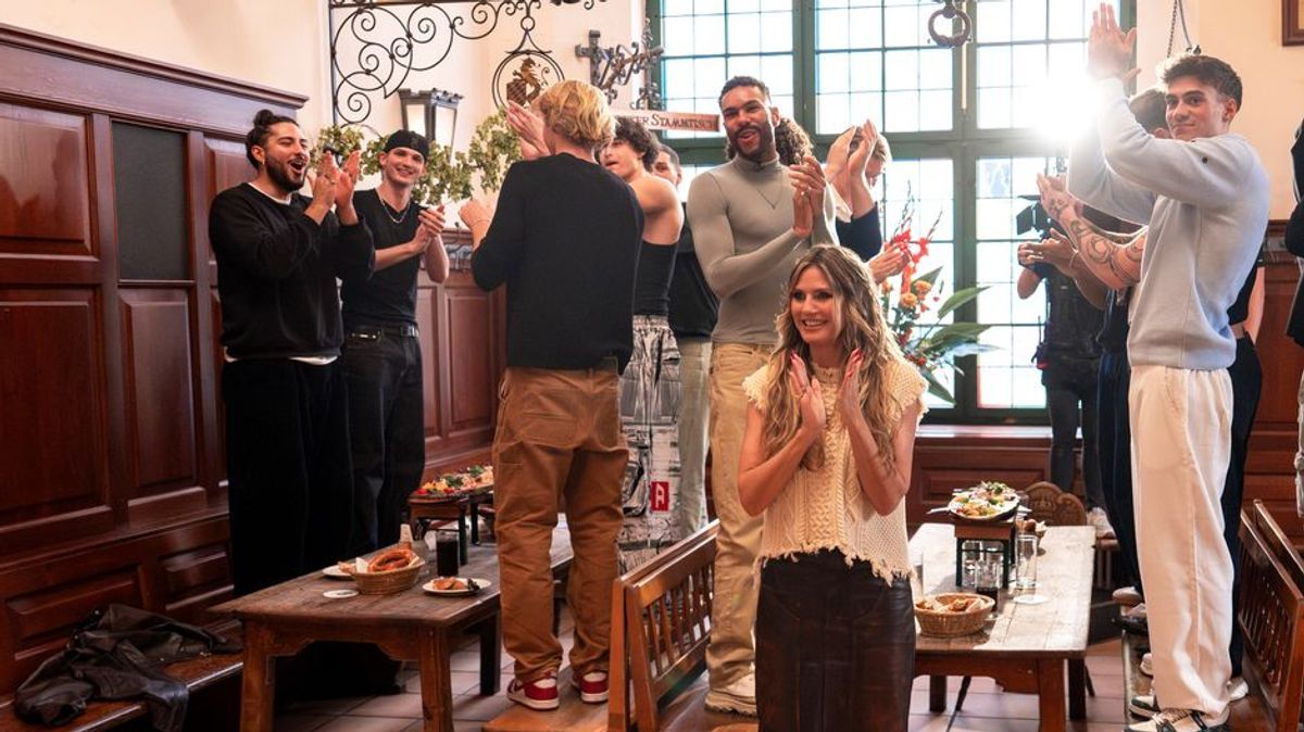 Hofbräuhaus-Gaudi: Heidi Klum schwingt das Tanzbein mit den Boys