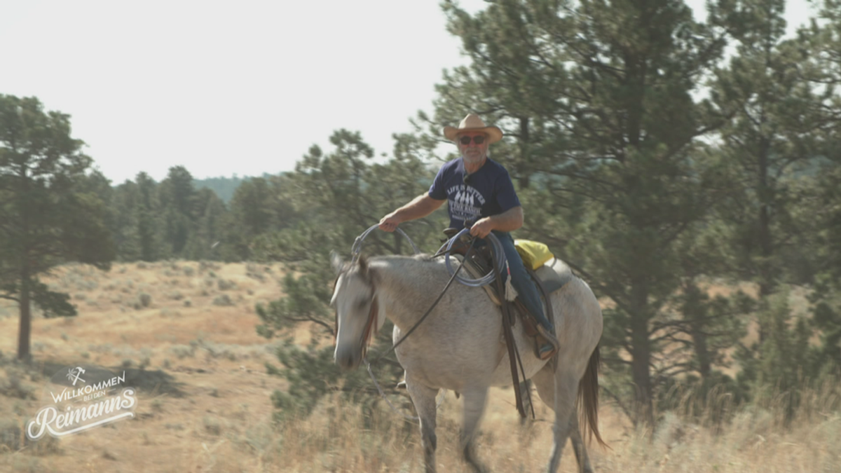 Hut ab! Cowboy Konny kämpft in Wyoming gegen den Wind