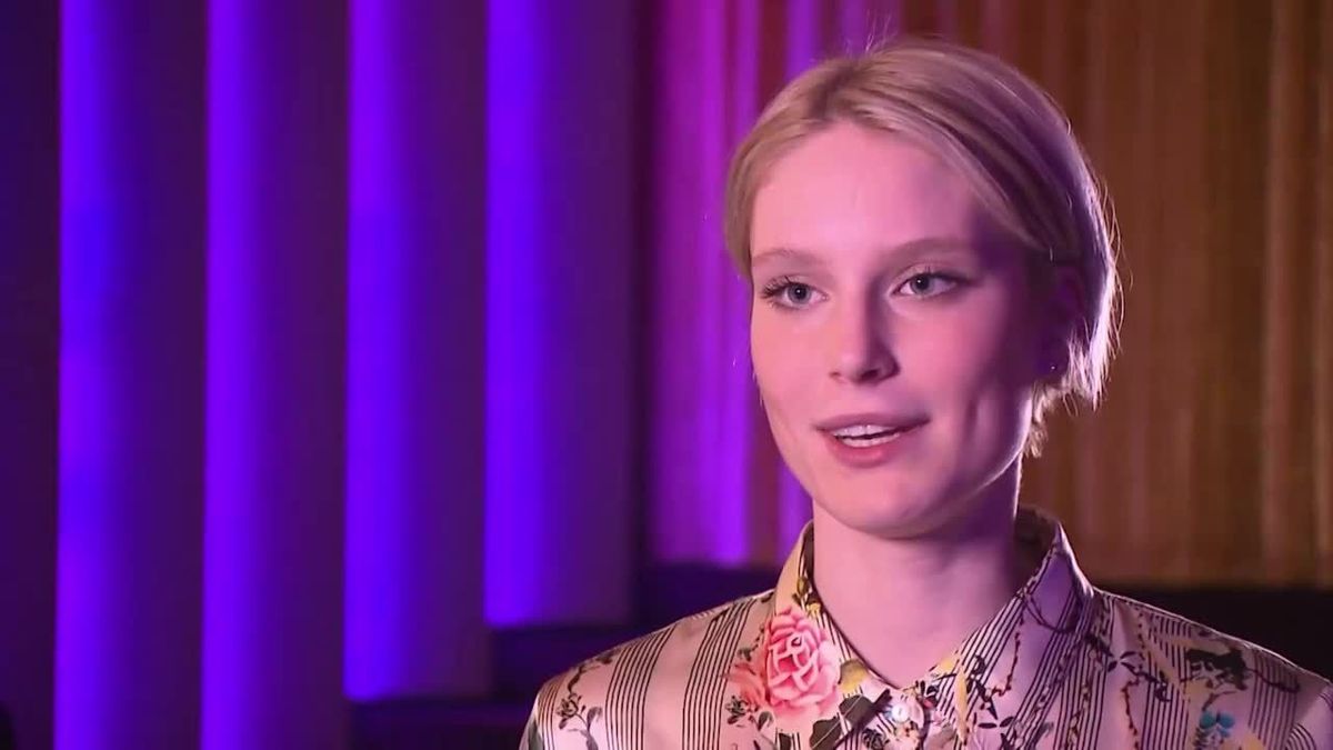 Durchsichtiges Kleid: Mit diesem Outfit zieht Kim beim ECHO 2017 alle Blicke auf sich