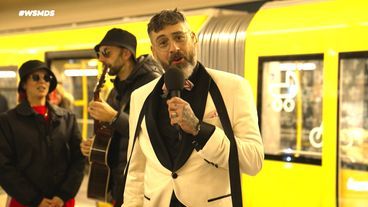 Bill singt Tic Tac Toe in der Berliner U-Bahn