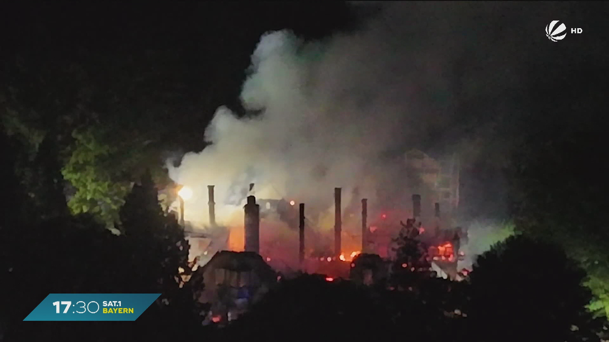 Schloss in Brand: Millionen-Schaden in Donaustauf