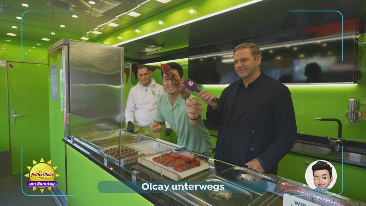 Olcay unterwegs am Früchtestand auf der Cranger Kirmes