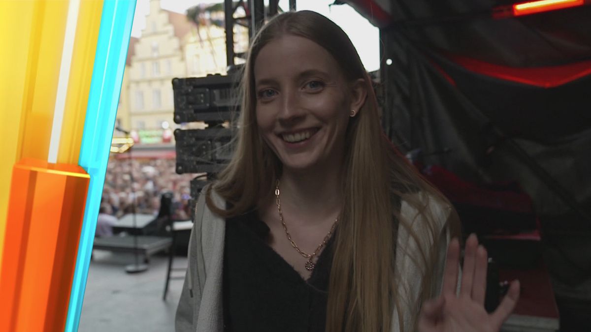 Cindy bringt Musik zum Fühlen: Wie eine Deaf Performerin Bühnen verändert