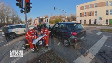 Einsatzgebiet Hamburg: Schwerer Verkehrsunfall an einer Kreuzung
