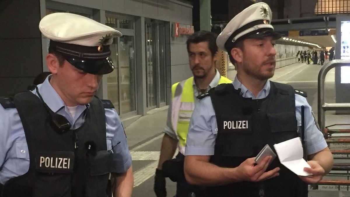 Thema u. a.: Zugpassagier zieht Pistole - Bundespolizei Stuttgart