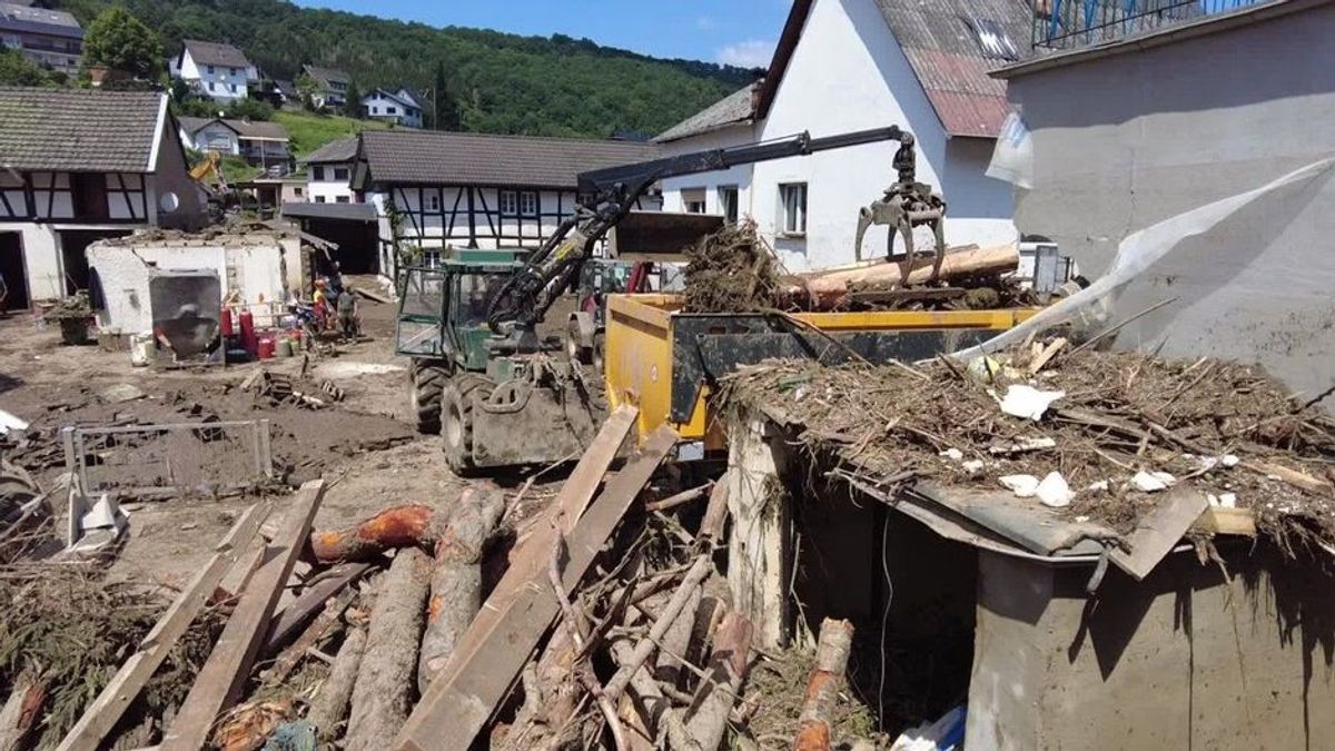 Bilder der totalen Zerstörung: Aufräumarbeiten nach Flutkatastrophe beginnen