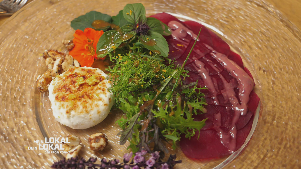 Karamellisierter Ziegenkäse auf Rote-Beete-Carpaccio