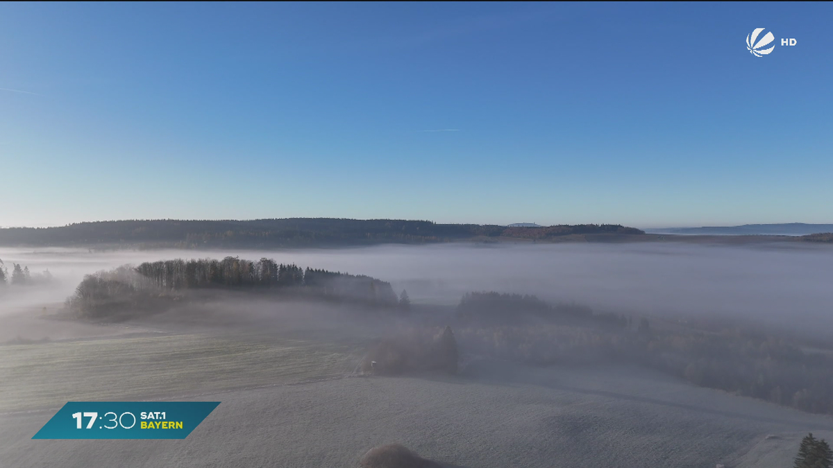 Regionen Regensburg und Hof: Nebel zieht über Bayern