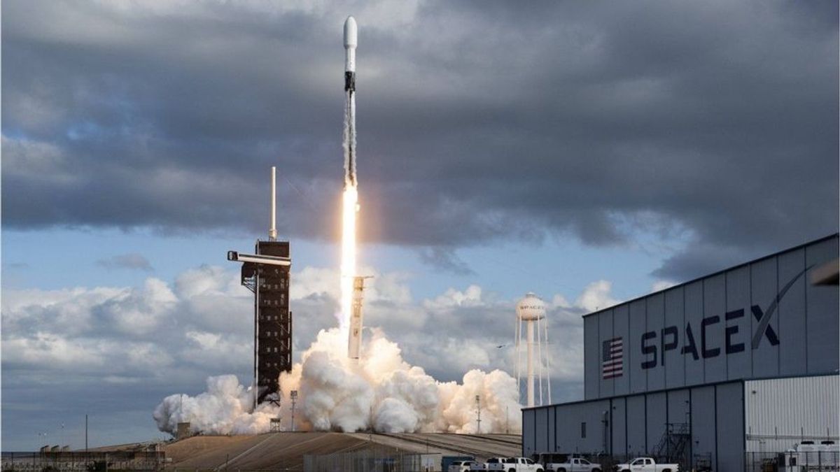 SpaceX: US-Milliardär vergibt Tickets ins All – für den guten Zweck