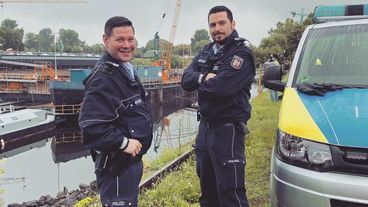 Grabschändung mit Todesdrohung an Familie