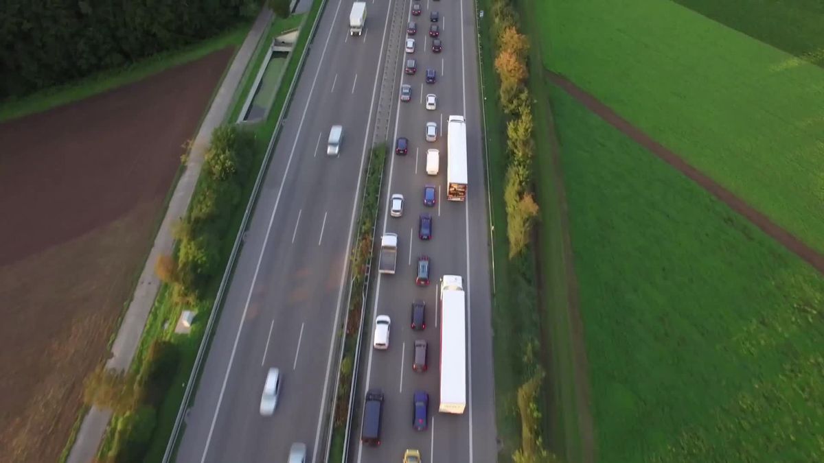 Rettungsgasse bilden: Zwei 19-Jährige haben eine geniale Idee