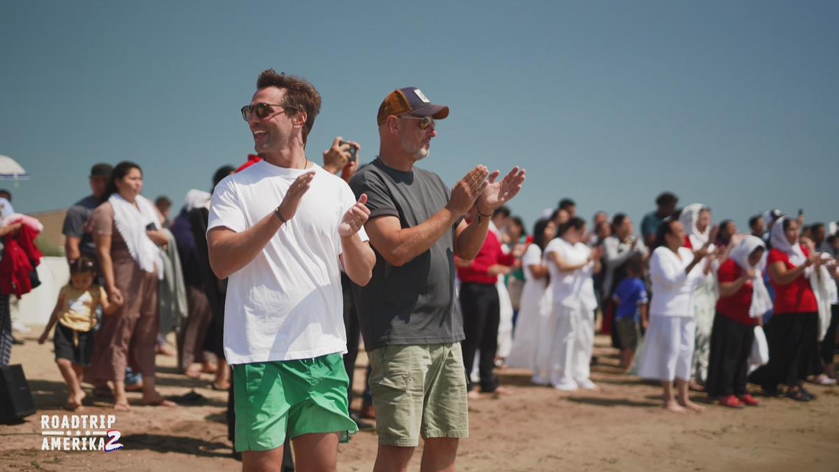 Eine überraschende peruanische Taufe am Strand verblüfft die Profiköche