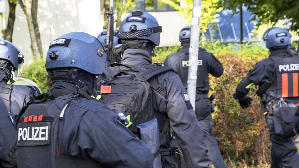 Essen: Schüler sticht auf Lehrerin ein