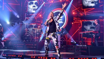 The Robbie Experience mit "Rock DJ" von Robbie Williams