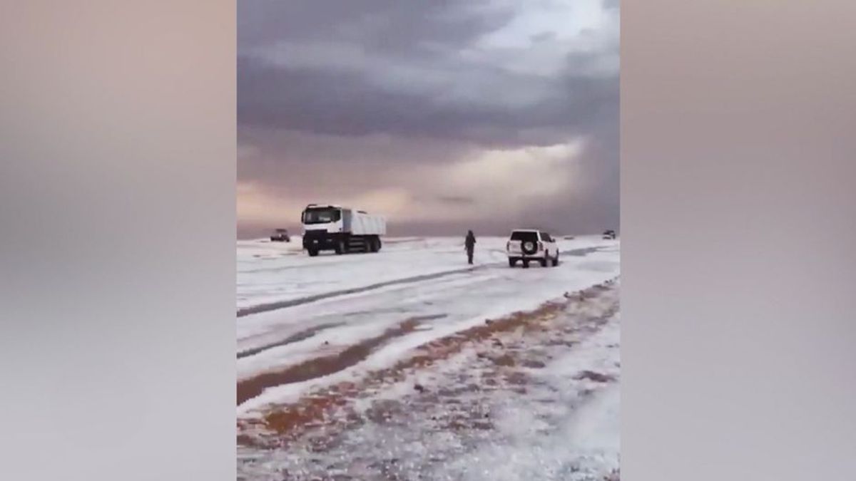 Plötzlich Winter: In dieser saudischen Wüste liegt Schnee!