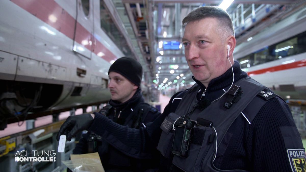 Thema u.a.: Streife in Berlin: Einsätze am Gleis und im ICE-Werk