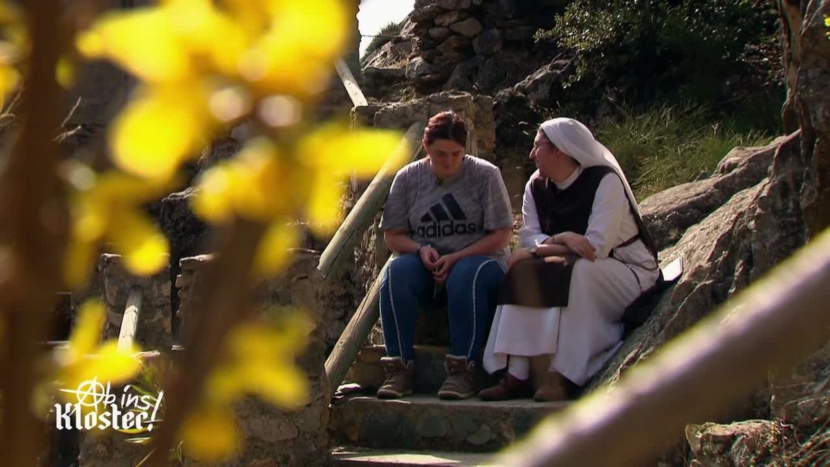 Ab ins Kloster! - Rosenkranz statt Randale