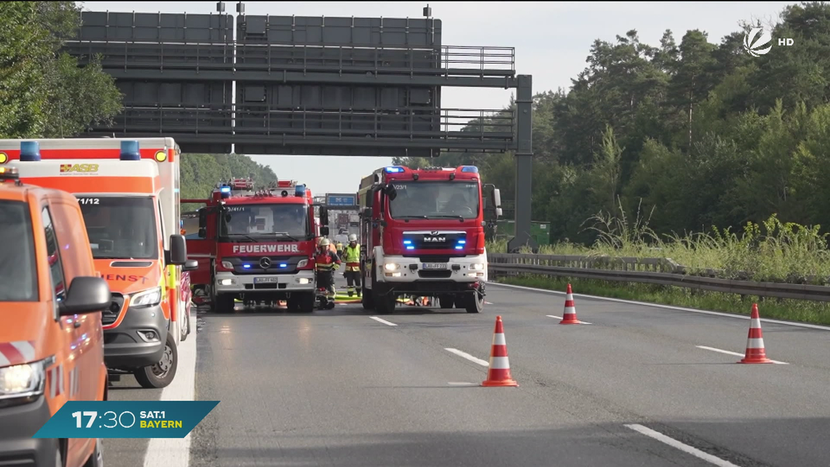 Unfall auf A9 bei Nürnberg: Lkw mit entzündlicher Ladung in Brand geraten