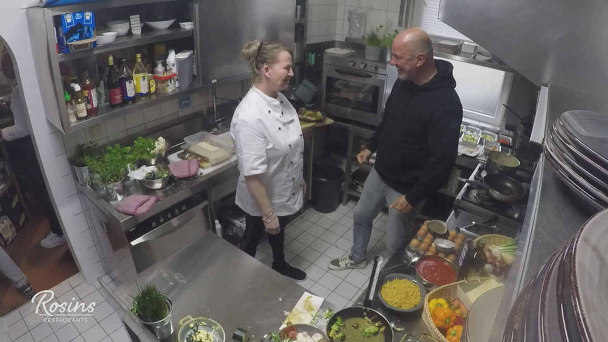 Frank Rosin und Nicky zaubern ein sensationelles Parmesan-Schnitzel