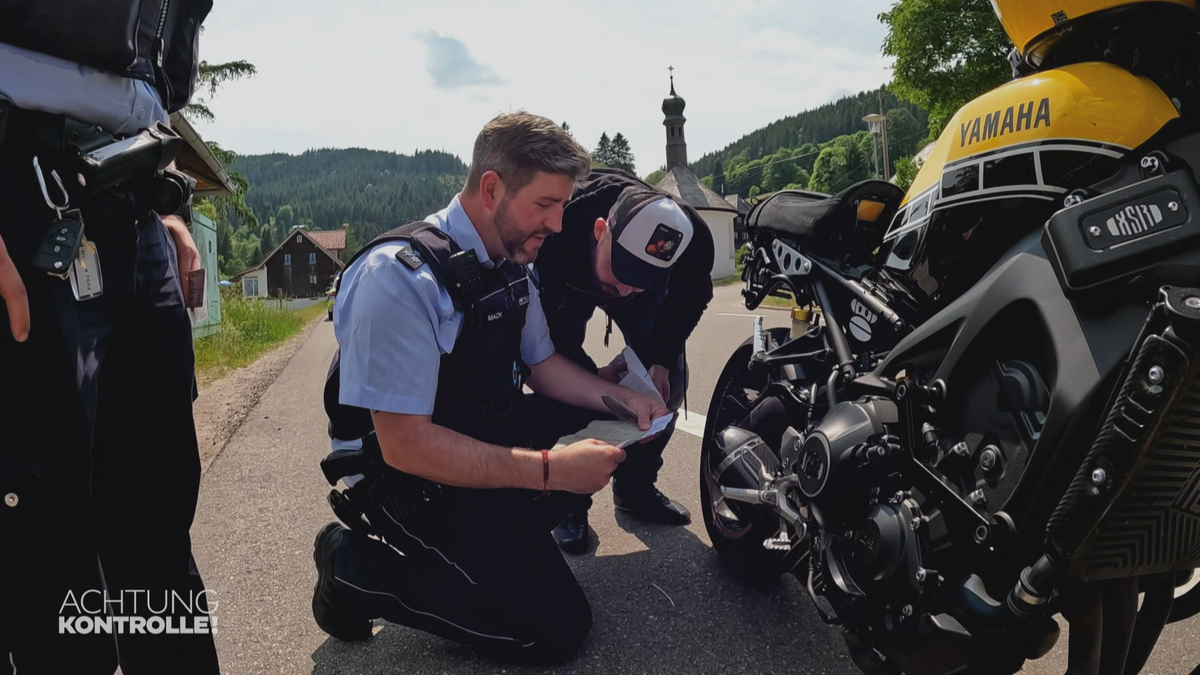 Aufgemotzte Auspuffanlagen - Motorradkontrolle Freiburg