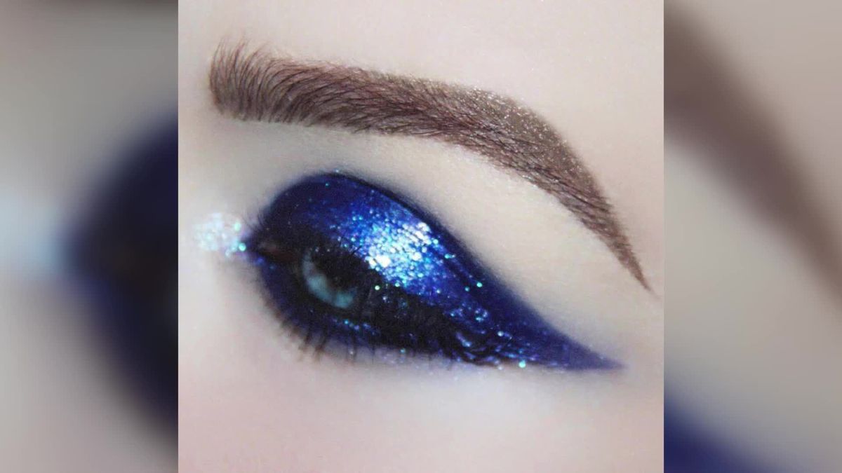 Vergesst Smokey Eyes: Blau ist wieder in!