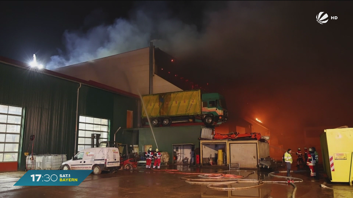 Brand in Elsenfeld: Recyclinghalle geht in Flammen auf