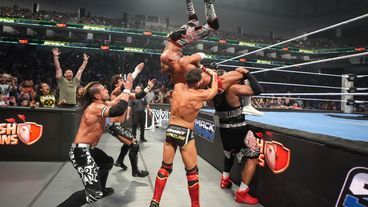 Triple Tag Team mit The Street Profits, #DIY und Motor City Machine Guns