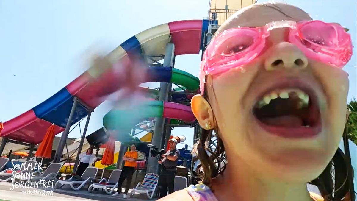 "Leute, ist das nicht soo schön!?" Wasserrutschen satt im Familien-Türkeiurlaub