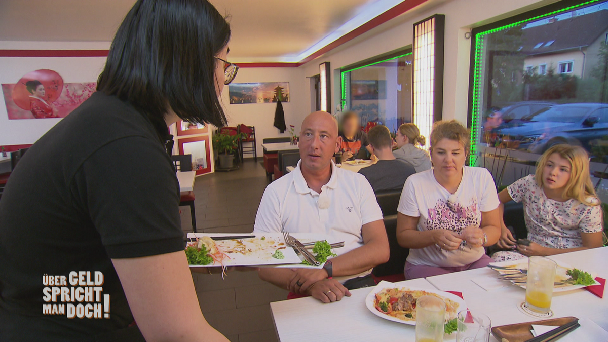 Restaurantbesuch und Urlaubsplanung bei Familie Nehls