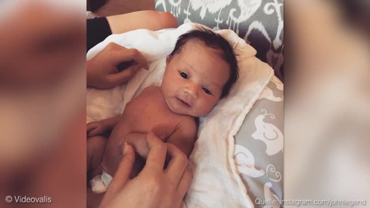 Chrissy Teigen bricht Schwangerschaftstabu