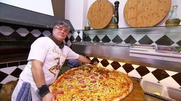 Der Pizzagigant: 1 Meter Durchmesser und vierfacher Belag