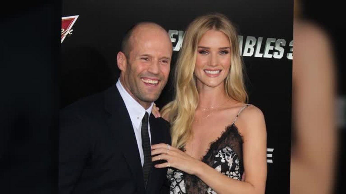 stars_jasonstathamrosiehuntingtonwhiteleyalsperfektestraumpaaraufderexpendablespremiere_ST1407916490_HDwide25