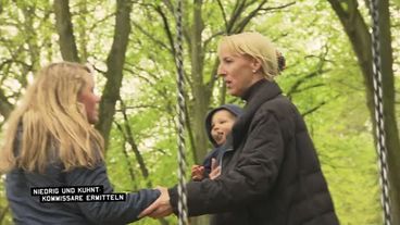 Mutter verzweifelt, weil ihre Tochter entführt wurde