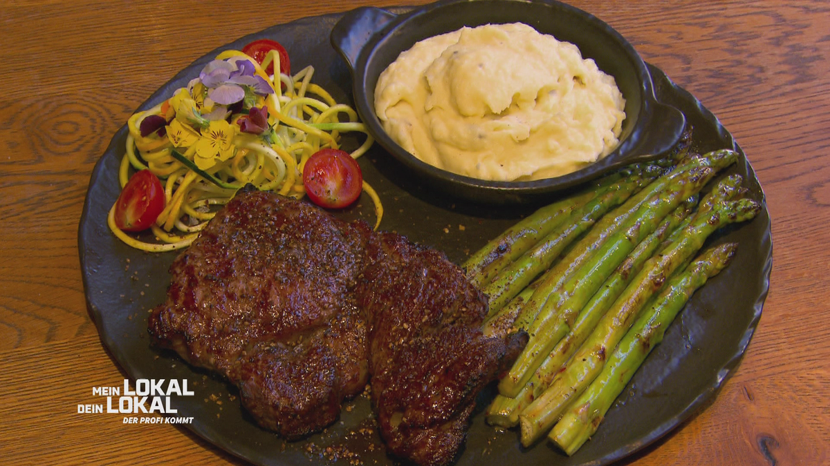 Steak mit in Mango-Chili eingelegtem Spargel