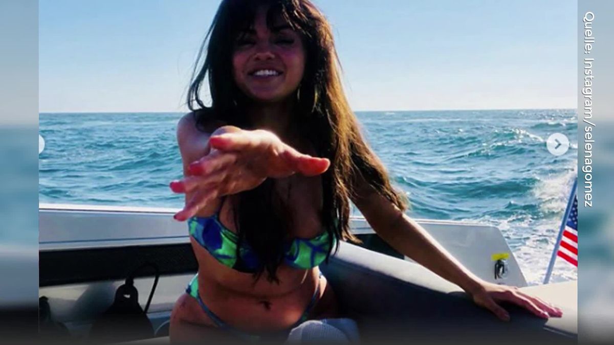 Selena Gomez zeigt sich hier mega hot im Bikini