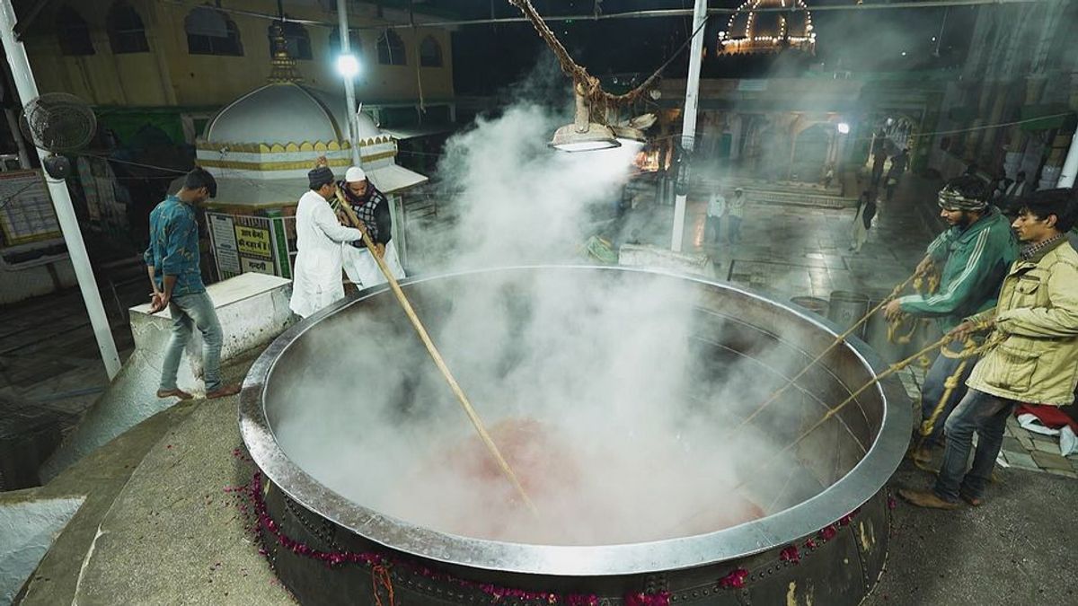 Größter Kochtopf der Welt: Traditionelles Reisgericht im XXL-Format