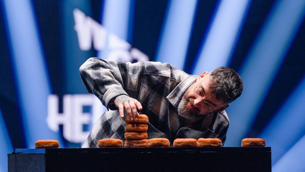 Schafft Sido wirklich den Weltrekord im Donut-Stapeln?