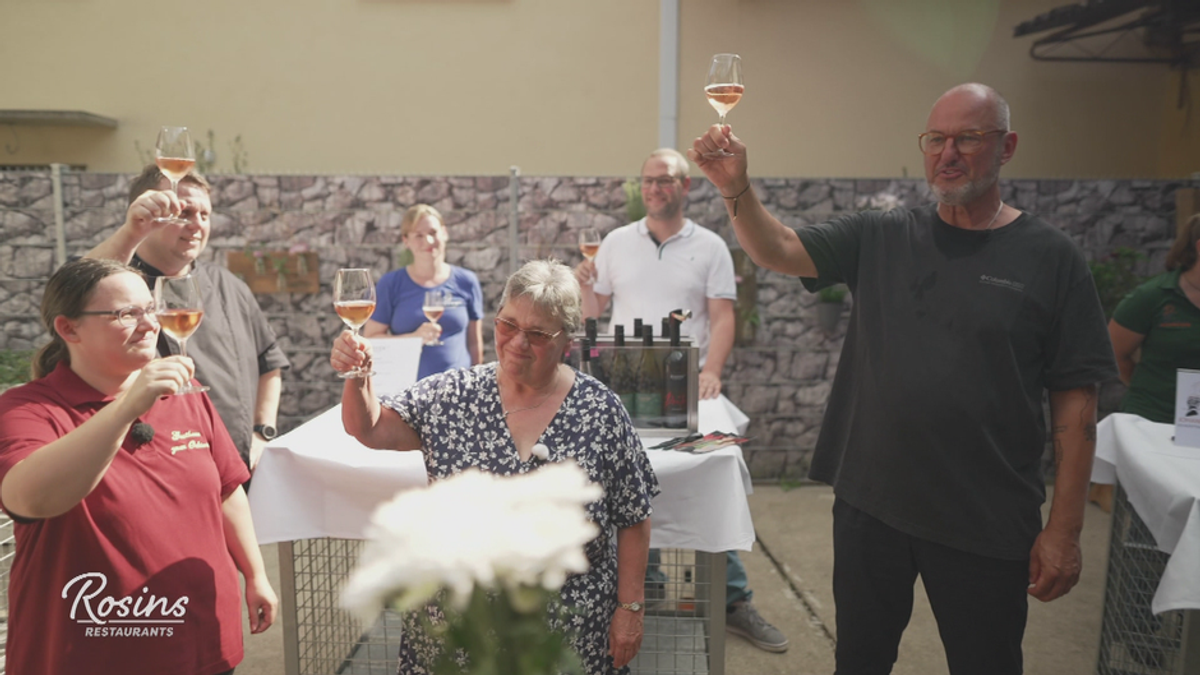 Ein Hoffest im wunderschönen Innenhof, guter Wein und schmackhaftes Essen?