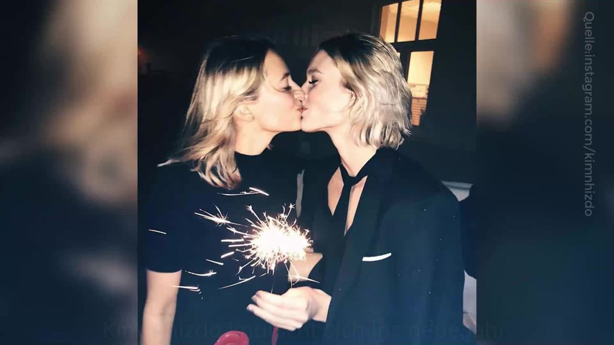GNTM-Gewinnerin Kim Hnizdo: Mitten auf den Mund! Wen küsst sie denn hier an Silvester?