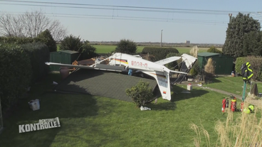 Flugzeug in Garten abgestürzt - Polizeireport 