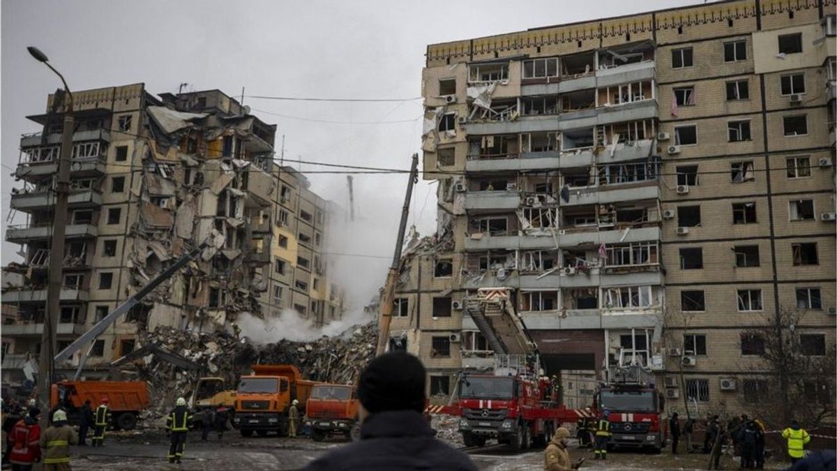 Nach Raketenangriff auf ukrainisches Wohnhaus: Mehr als 20 Tote und Hilfeschreie