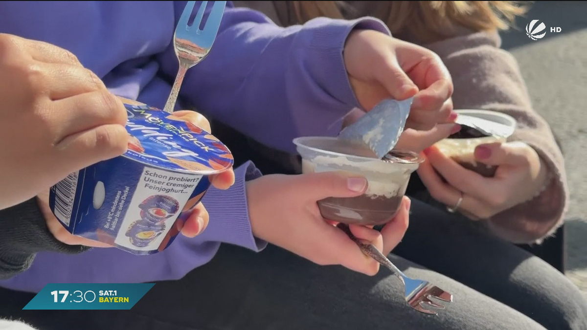 Pudding mit der Gabel essen: TikTok-Trend schwappt nach Würzburg