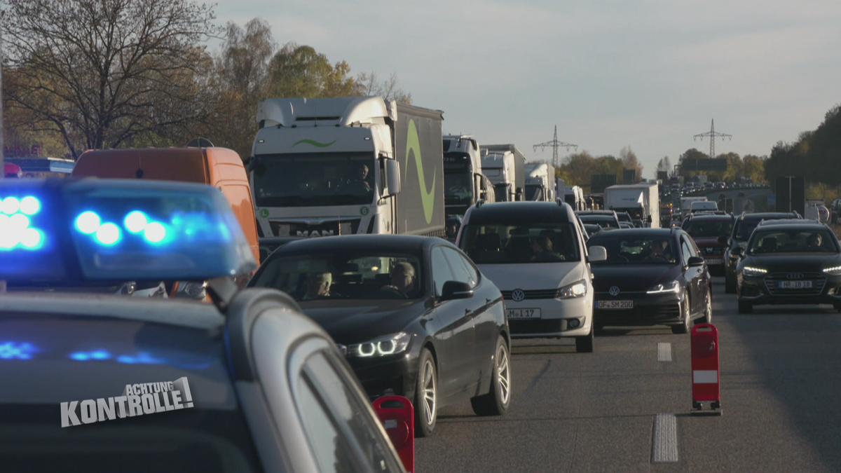 Rettungsgasse? Fehlanzeige! - Autobahnpolizei Wiesbaden