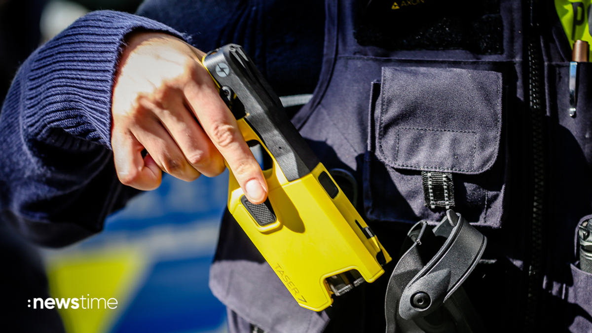 Dobrindt will Elektroschocker für Polizisten