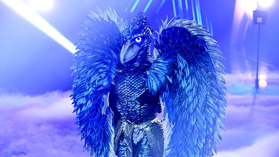 The Masked Singer 2023: The Shoebill מרעיד את הבמה עם "One Step Closer" מאת לינקין פארק