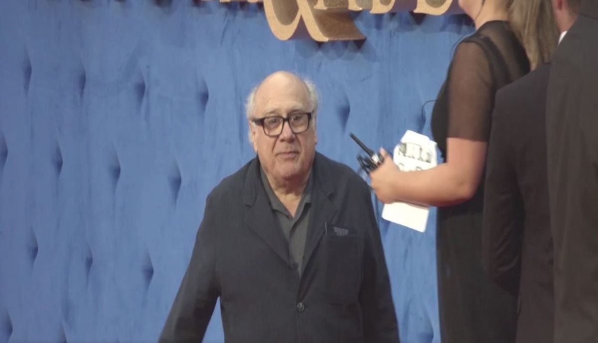 Hinter dem Handtuchspender: Student entdeckt Altar zu Ehren von Danny DeVito